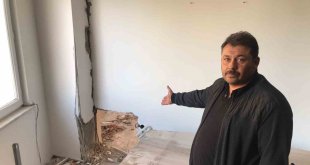 Duvarı delerek girdikleri BBP il binasında ne varsa alıp götürdüler