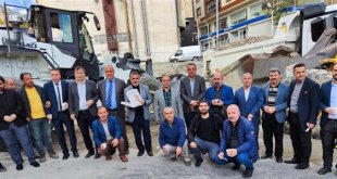 Din görevlilerinden cami inşaatı çalışanlarına tatlı ikramı