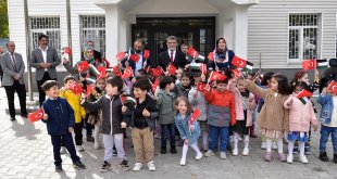 Bitlis'te minik öğrencilerden kumbaralarında biriktirdikleri paralarla Filistinlilere yardım