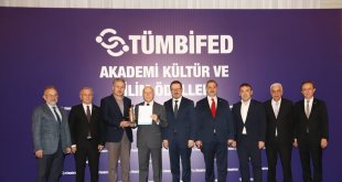 Başkan Sekmen 'Yılın Yöneticisi' ödülünü aldı