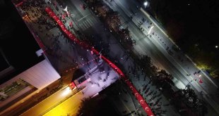 Tatvan'da 200 metrelik bayrakla 'Fener Alayı' düzenlendi