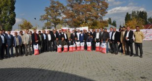 Bulanık'ta çiftçilere 120 ton buğday tohumunu dağıtımına başlandı