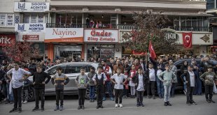 Erzurum'da 500 kişi 'baş bar' gösterisi yaptı