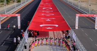 Adana 15 Temmuz Şehitler Köprüsü'nde dev Türk bayrağı altında 100. yıl kutlaması