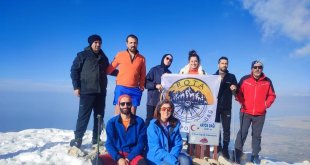 3 bin 537 rakımlı Artos Dağı'nın zirvesinde kavurmalı yumurta pişirdiler