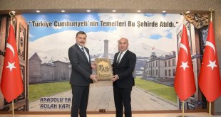 Azerbaycan Heyeti'nden Vali Çiftçi'ye ziyaret