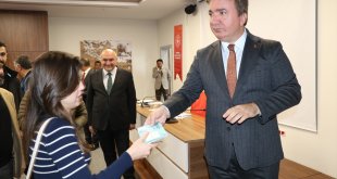 Erzincan'da depremzede 124 üniversite öğrencisine 8 ay boyunca burs verilecek