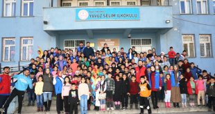 Ağrı Gençlik Merkezi Minik Yürekleri Sevindirdi