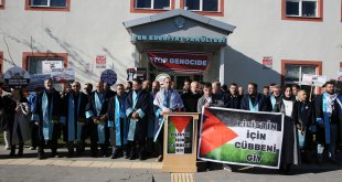 Bitlis'te akademisyenler İsrail'in Gazze'ye yönelik saldırılarını protesto etti