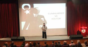 Ahlat'ta 'Gençlerin Gözünden Cumhuriyet' sunumu