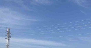 Kars'ta kaymakam öğrencilerle kitap okudu, voleybol oynadı