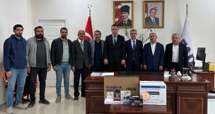 Malatya'da depremzede gazetecilere ekipman desteği