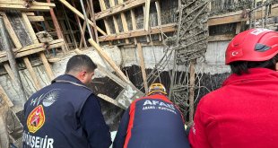 Van'da inşaat alanındaki göçüğün altında kalan 2 işçi kurtarıldı