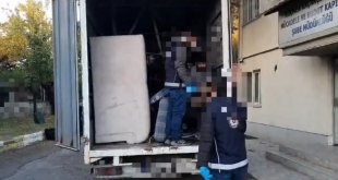 Evden eve taşımacılık yapılan kamyonette 25 kaçak göçmen yakalandı