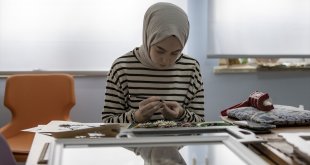 Erzurum'da kurslara katılan dar gelirli kadınlar reçel, turşu ve salça üretiyor
