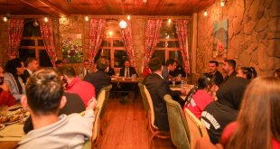 Hakkari Valisi Çelik, sporcularla bir araya geldi