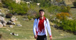 Milli kick boksçu, dünya şampiyonluğu için dağda güç depoluyor