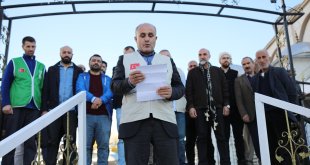 Erciş'te İHH üyeleri İncirlik Üssü'ne gitmek için yola çıktı