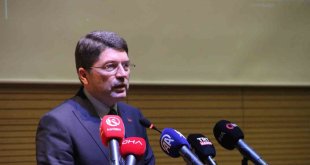 Adalet Bakanı Yılmaz Tunç: 'Hukuk fakültesinden mezun olanlar önce hukuk mesleklerine giriş sınavını kazanacak'