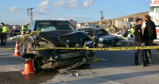 Ağrı'da iki otomobilin çarpışması sonucu 1 kişi öldü, 1 kişi yaralandı