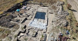 Tarlada 84 metrekarelik alanda keşif: Önce Roma dönemine ait mozaik, ardından duvarlar ortaya çıktı