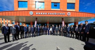 Bakan Tunç; "A.Ü. Hukuk mezunları başarılı"