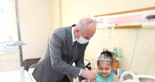 Başkan Akman'dan lösemili çocuklara moral ziyareti