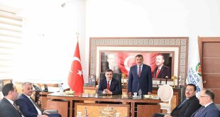 Cumhurbaşkanı Yardımcısı Cevdet Yılmaz'dan Başkan Gürkan'a övgü