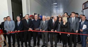 Elazığ'da 'İletişim Müzesi' ve 'Fotoğraflarda Yaşayan Harput Sergisi' açıldı