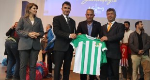 Iğdır'da amatör spor kulüplerine malzeme desteği