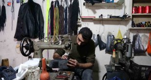 Kışın çetin geçtiği Bitlis'te ayakkabı tamircilerinde yoğunluk