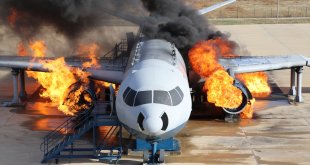 Erzincan Yıldırım Akbulut Havalimanı'nda uçak yangın tatbikatı yapıldı