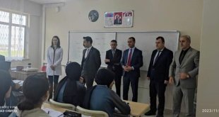 Kaymakam Uzun'dan birinci olan öğrencilere ziyaret