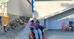 Muş Valisi Çakır, serebral palsi hastası kızın yol talebine kayıtsız kalmadı