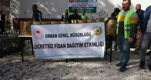 Erciş'teki yetiştiricilere 30 bin adet ceviz ve badem fidanı dağıtıldı