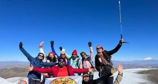 Vanlı dağcılar 3 haftada 3 zirve tırmanışı yaptı