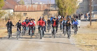 Hakkarili kayak antrenörü, milli takıma sporcular yetiştiriyor