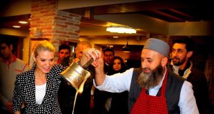 Atatürk'e hakaretten gözaltına alındı