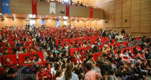 Van'da öğrenciler için ücretsiz tiyatro gösterileri başladı