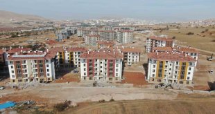 Temelini Cumhurbaşkanı Erdoğan'ın attığı deprem konutlarının yüzde 75'i tamamlandı