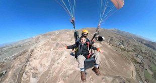 Özel çocukların adrenalin dolu yamaç paraşütü deneyimi