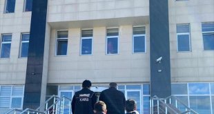 Kars merkezli 'torbacı' operasyonunda 2 zanlı tutuklandı