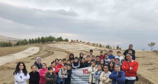 Elazığ'da öğrenciler, Cumhuriyet'in 100. yılında 100 fidan dikti