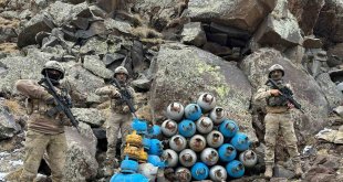 Ağrı'da PKK/KCK barınma alanlarına yapılan aramada çok sayıda malzeme ele geçirildi