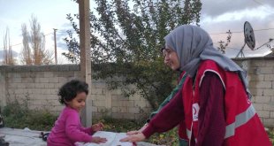 Ağrı'da Kızılay ekipleri ihtiyaç sahiplerine ulaşıyor