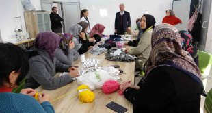 Hem meslek sahibi oluyor hem aile bütçelerine katkı sağlıyorlar