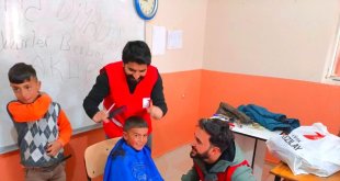 Kızılay'dan köy çocuklarına berber sürprizi