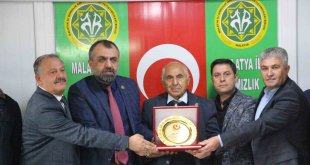 Muhtarlardan tarıma yapılan hizmete plaketle teşekkür