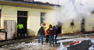 TCDD çalışanlarının cağ kebabı için yaktıkları ateş depoyu yaktı