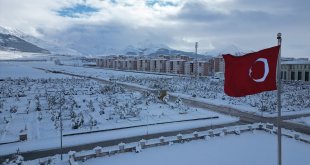 Erzurum'da mezar kazma işlemi kara kış gelmeden yapıldı